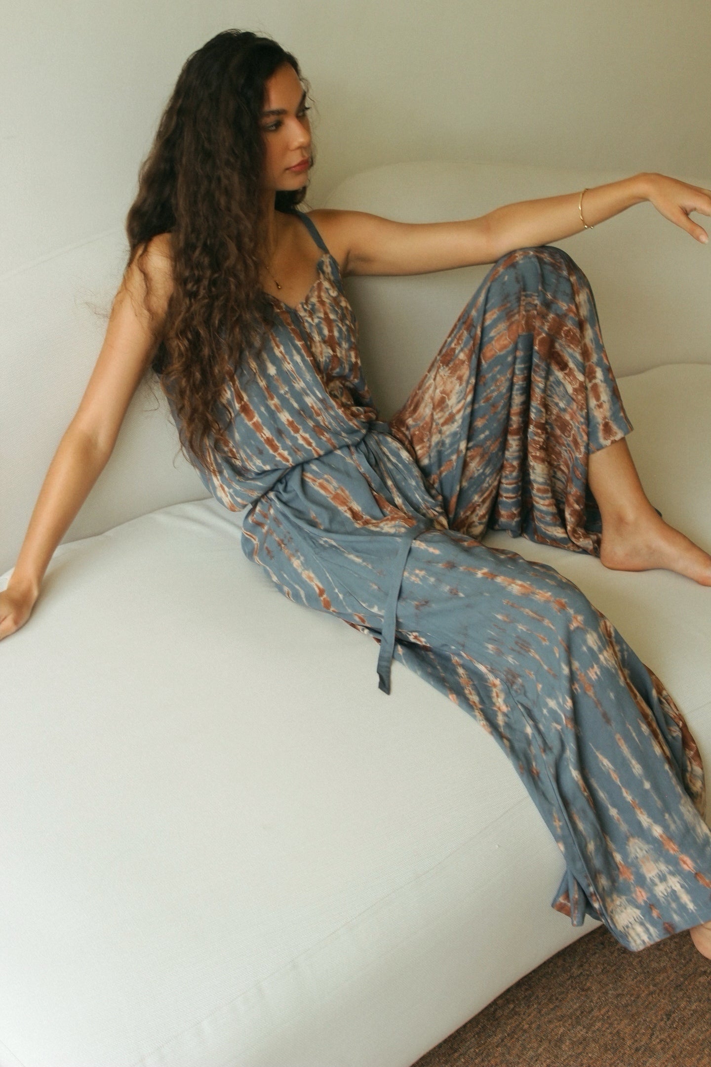 Relaxed sleeveless jumpsuit with soft draped Bali tie-dye fabric - Tulalara
